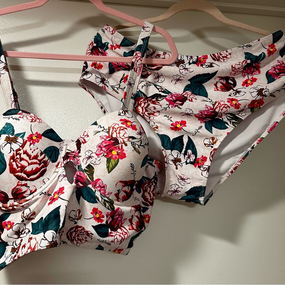 SHEIN Floral Bikini Set